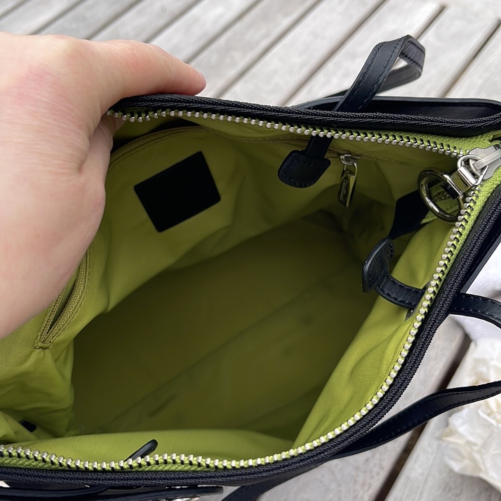 Cole Haan sporty shoulder bag / purse black - Picture 10 of 16